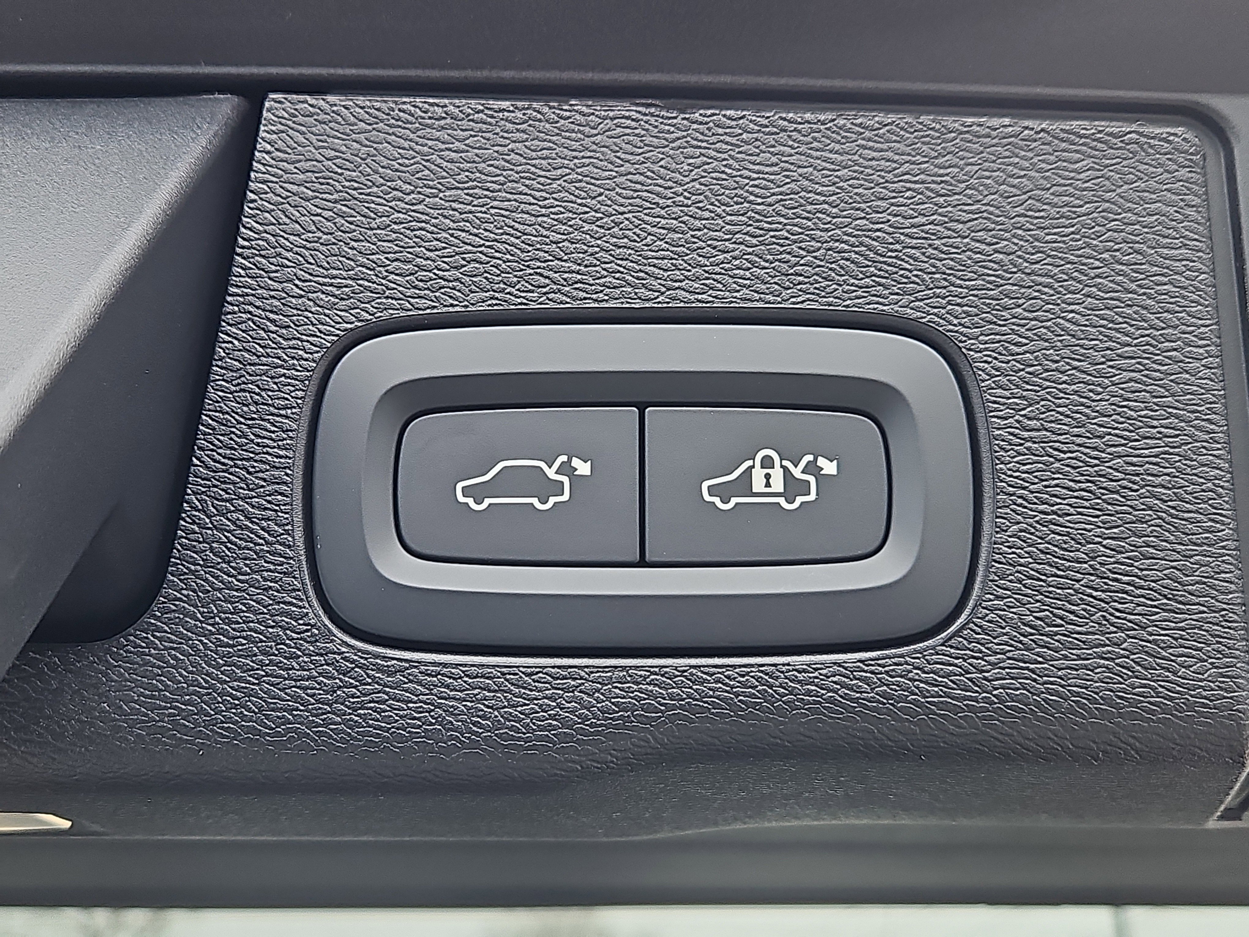 New 2026 Volvo XC60 B5 Ultra w/ Protection Package Premier image 11