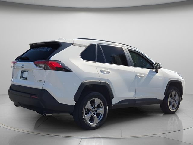 Used 2022 Toyota RAV4 XLE w/ Convenience Package FWD image 7