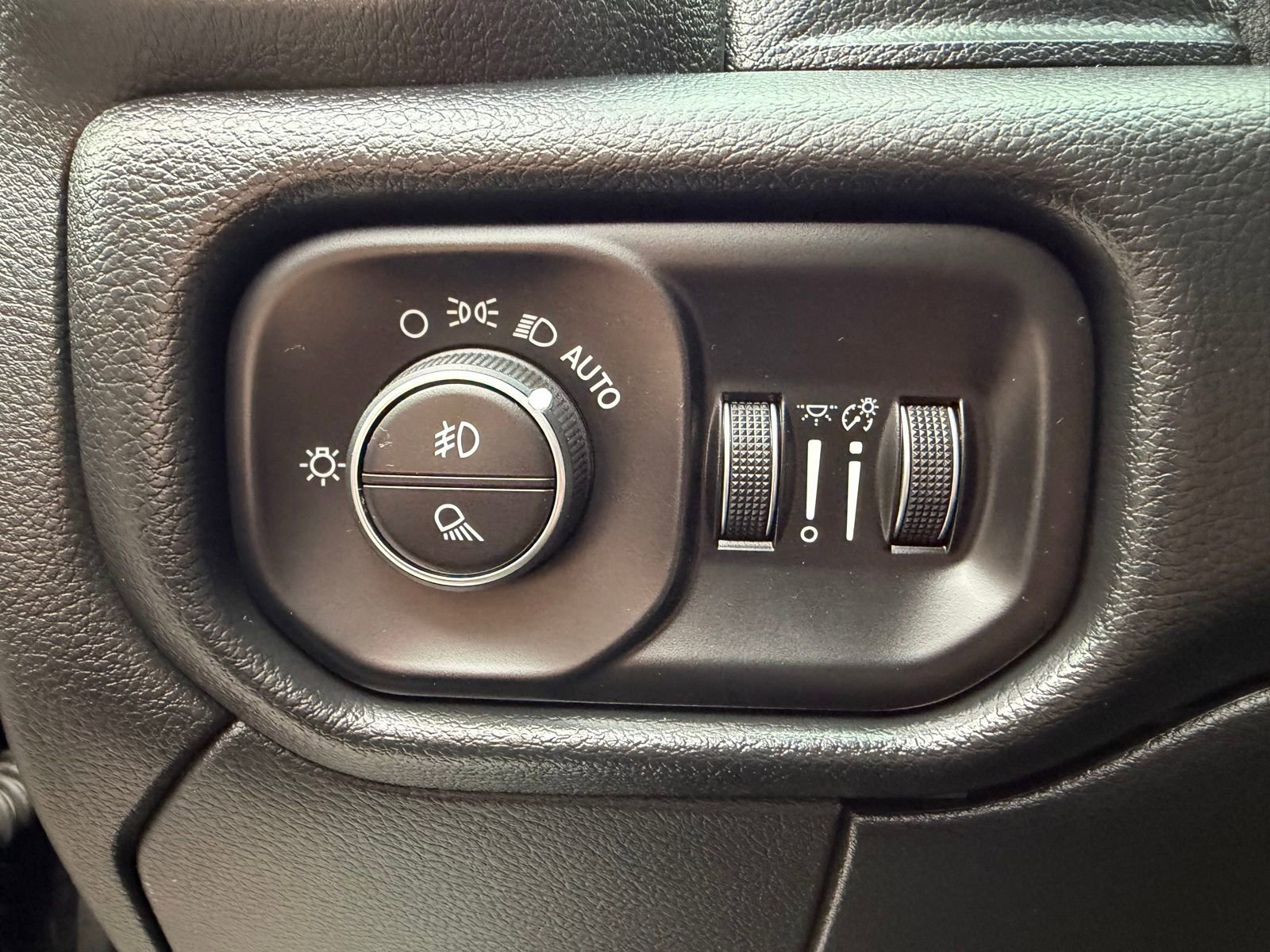 Used 2020 RAM 3500 Laramie image 17