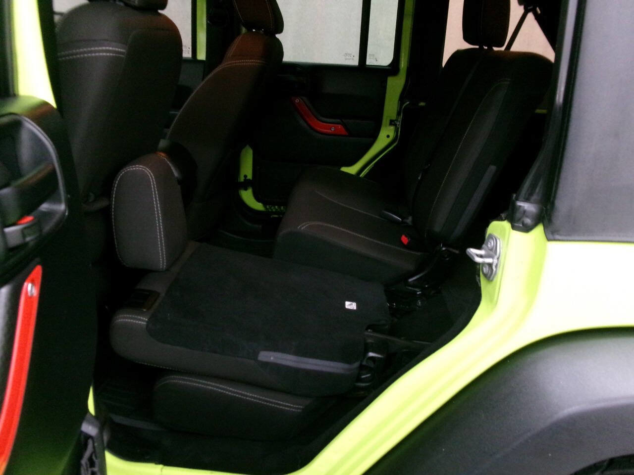 Used 2017 Jeep Wrangler Unlimited Rubicon w/ Cold Weather Group image 23