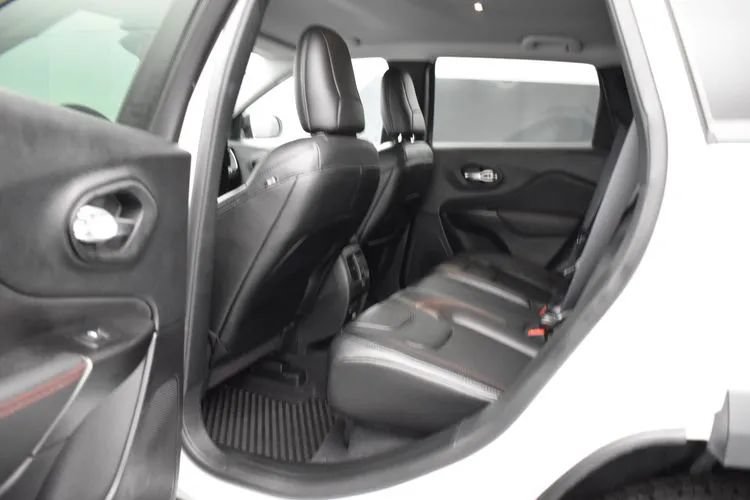Used 2022 Jeep Cherokee Trailhawk w/ Technology Group B AWD/4WD image 15