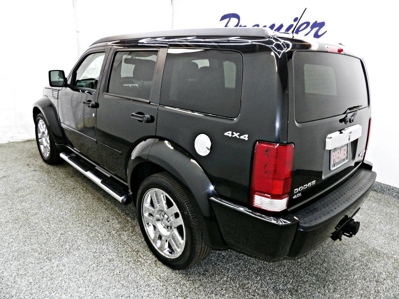 Used 2010 Dodge Nitro SXT w/ Navigation Convenience Group AWD/4WD image 4