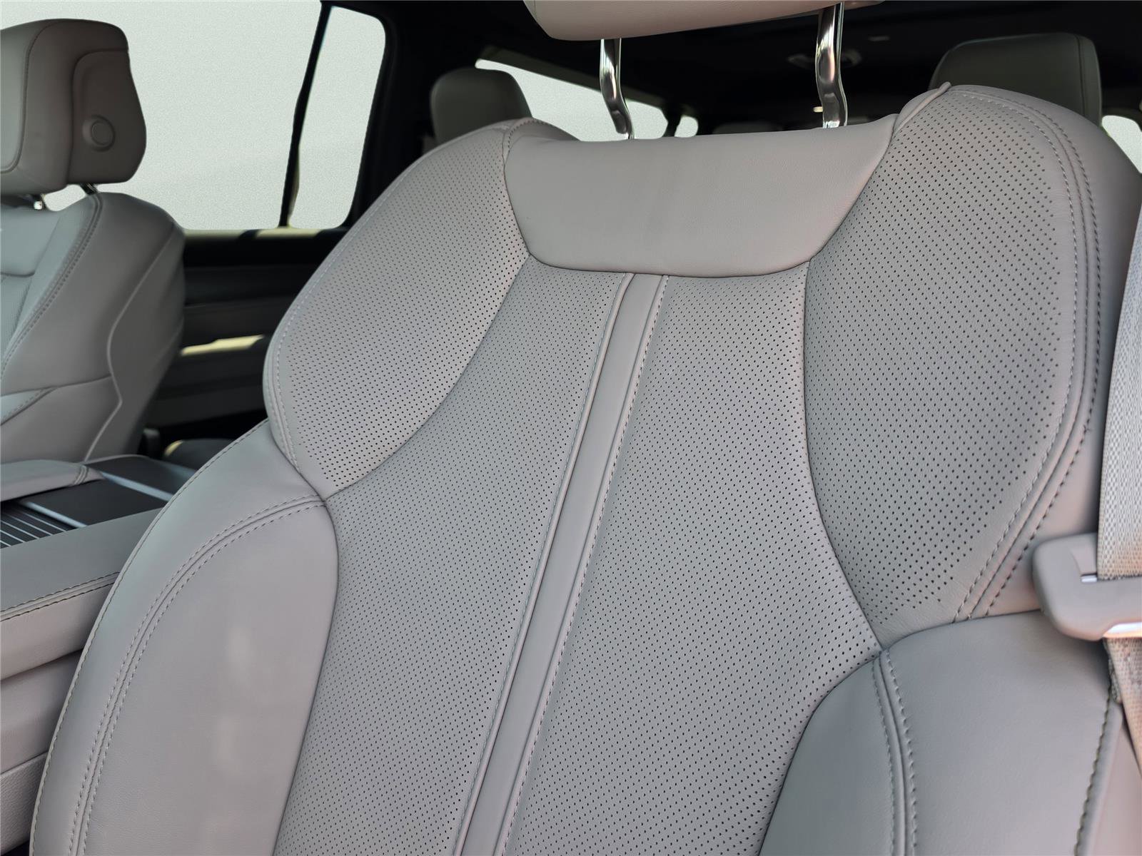 New 2026 Jeep Grand Wagoneer L 4WD w/ Premium Group I image 20