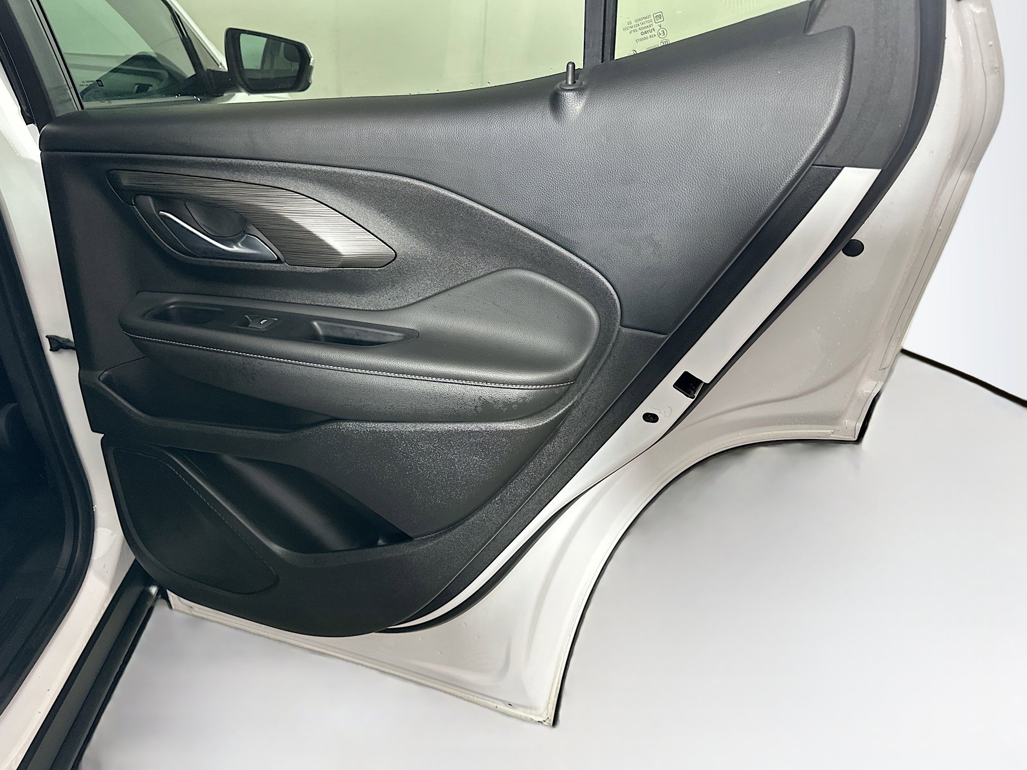 Used 2023 GMC Terrain SLT image 30