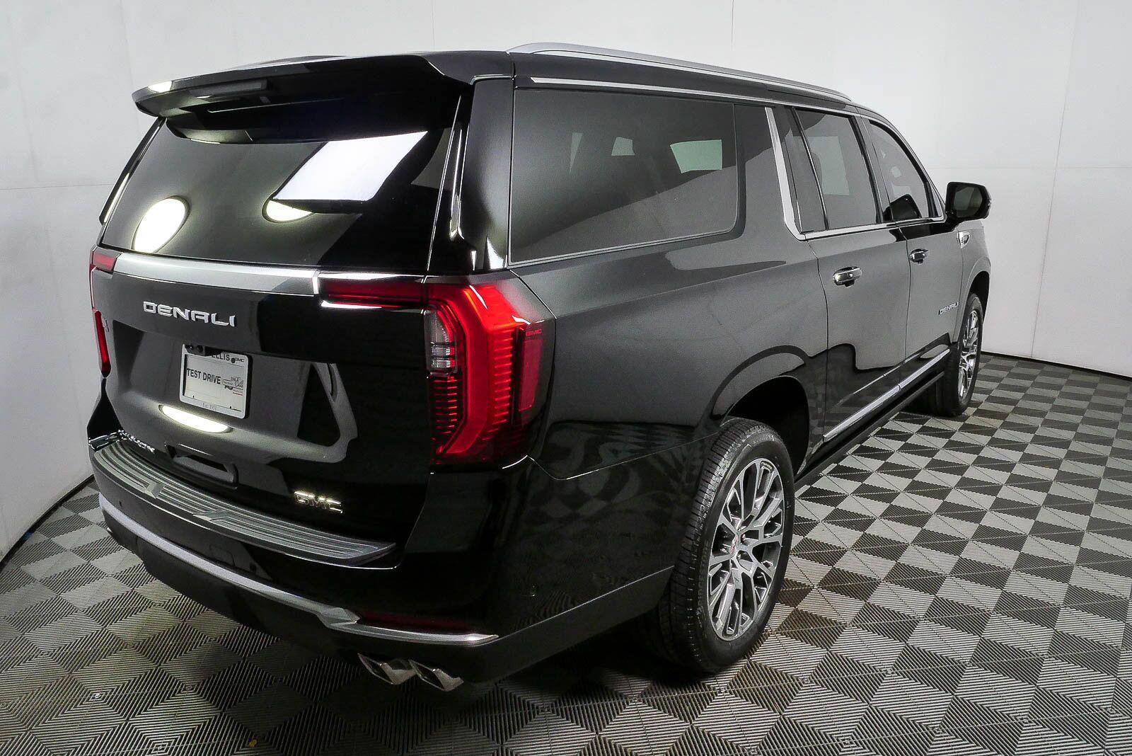 New 2026 GMC Yukon XL Denali w/ Denali Reserve Package AWD/4WD image 3