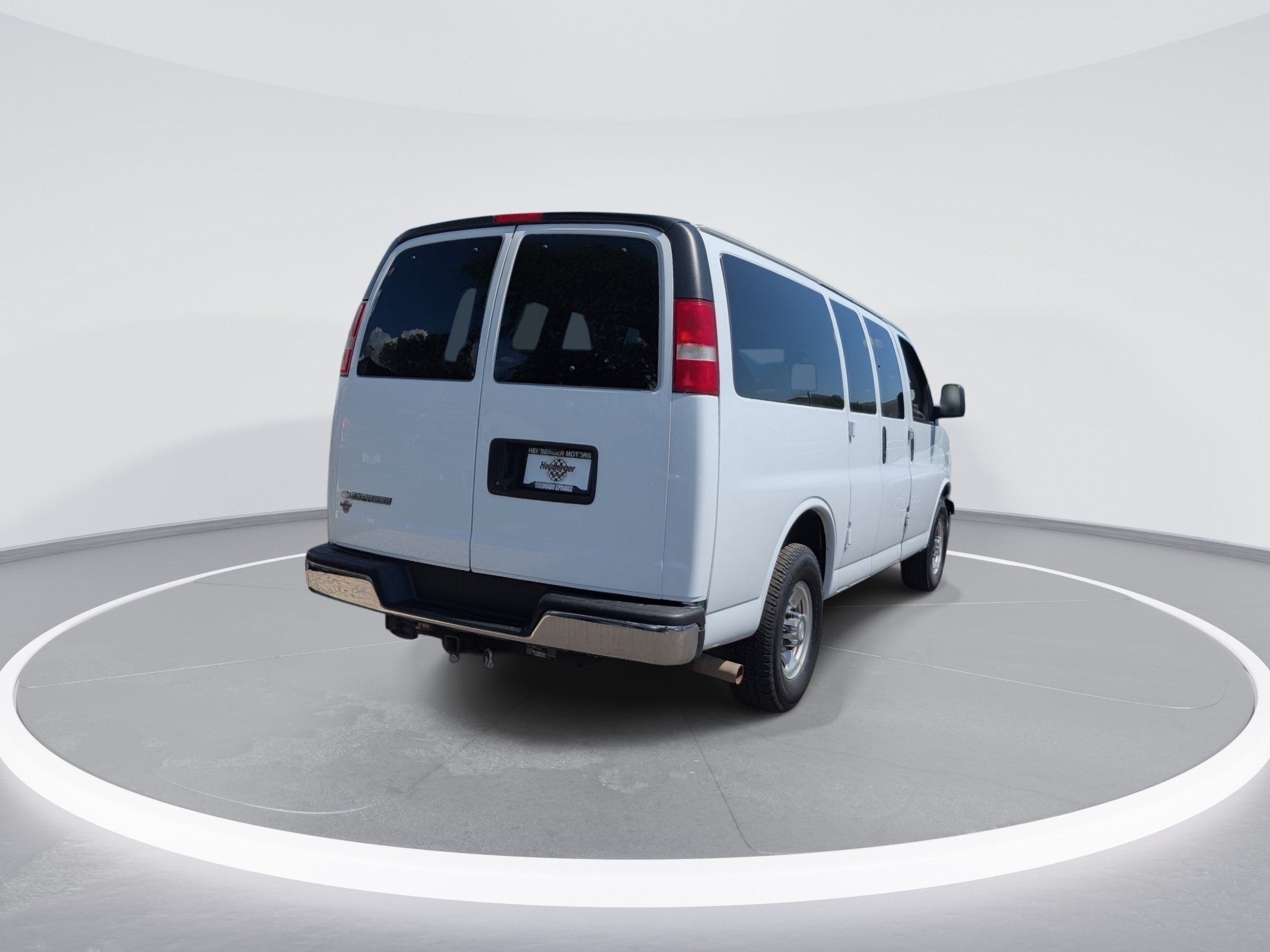 Used 2019 Chevrolet Express 2500 LT w/ LT Preferred Equipment Group RWD image 7
