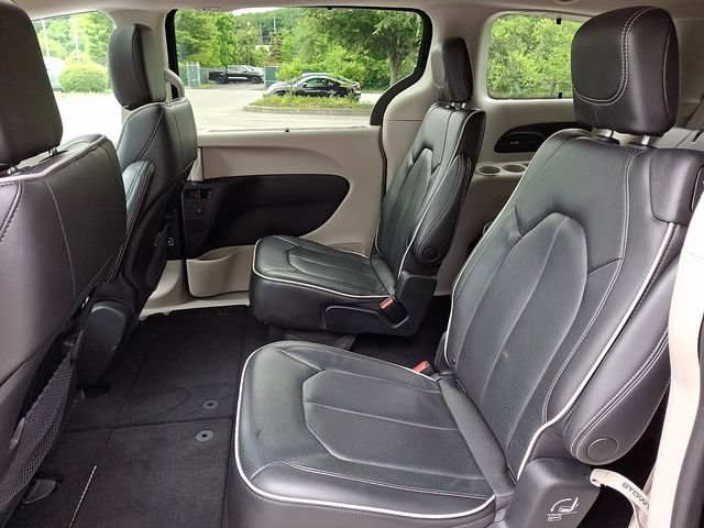 Used 2022 Chrysler Pacifica Limited AWD/4WD image 10