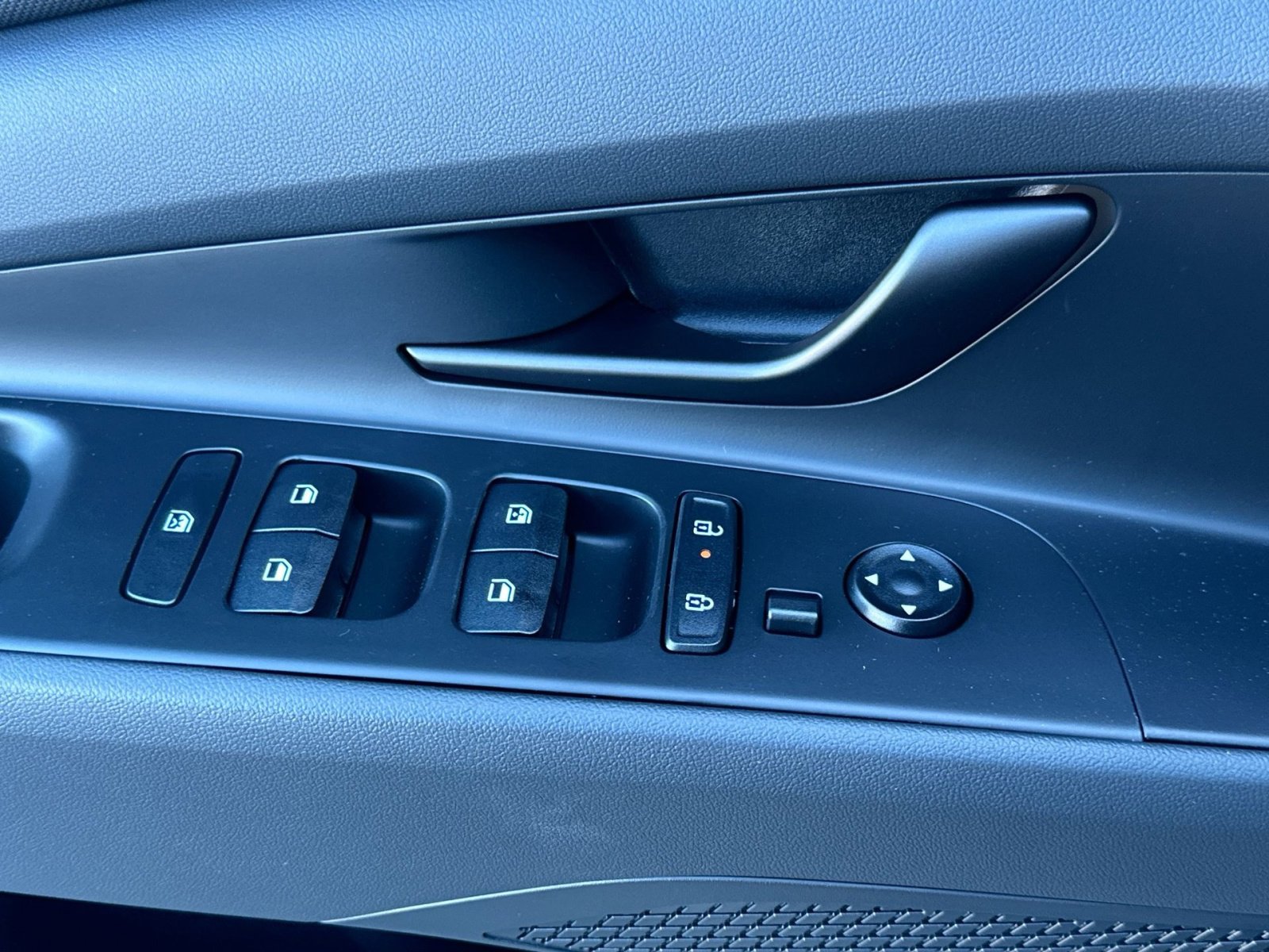 New 2025 Hyundai Elantra SEL image 14