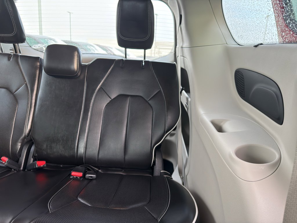 Used 2024 Chrysler Pacifica Limited image 35