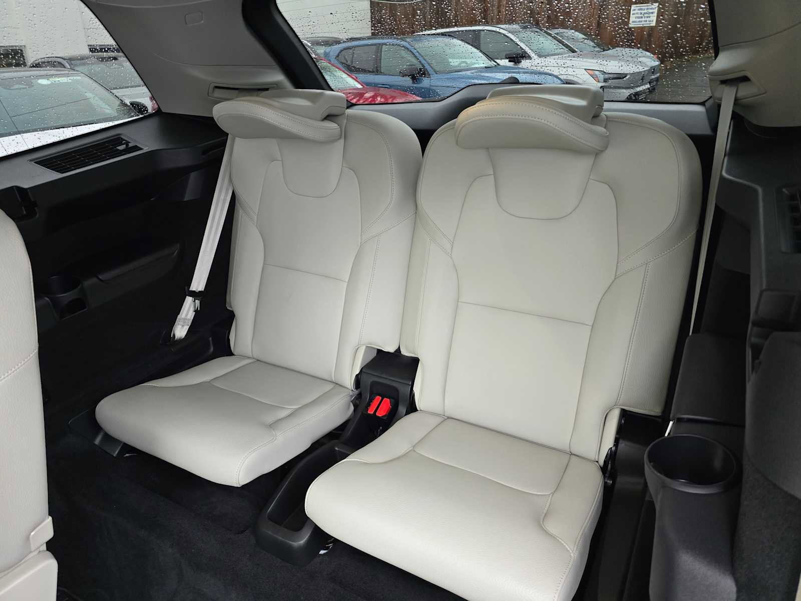 Certified 2024 Volvo XC90 T8 Plus w/ Protection Package Premier image 19