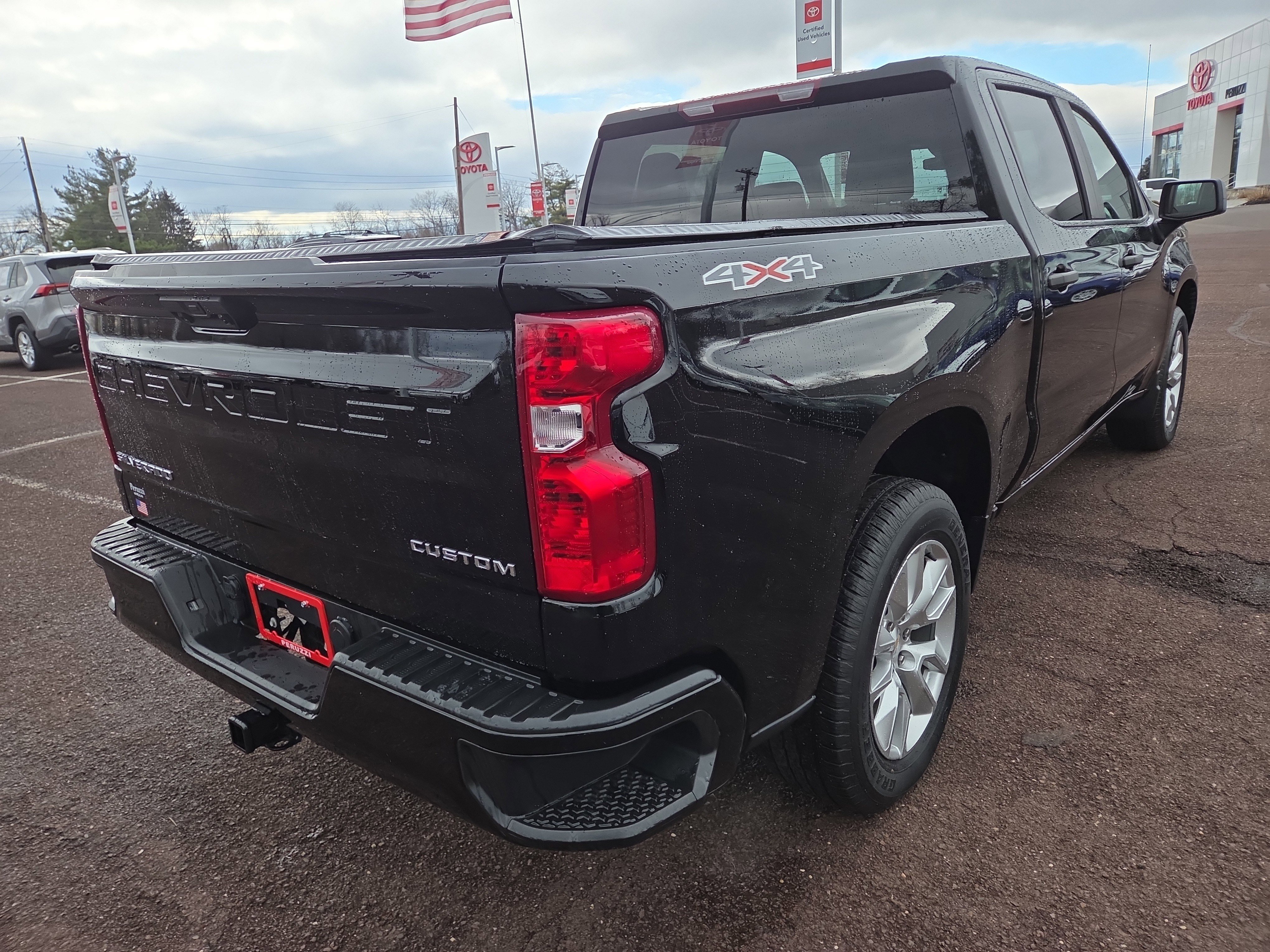 Used 2023 Chevrolet Silverado 1500 Custom image 3