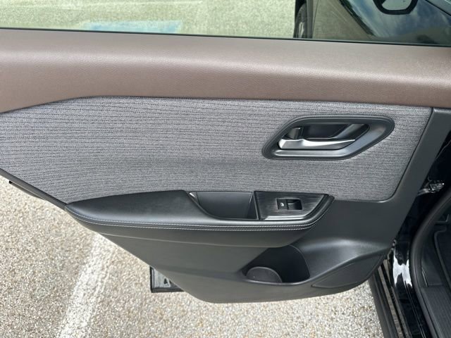 Used 2023 Nissan Rogue SV image 34