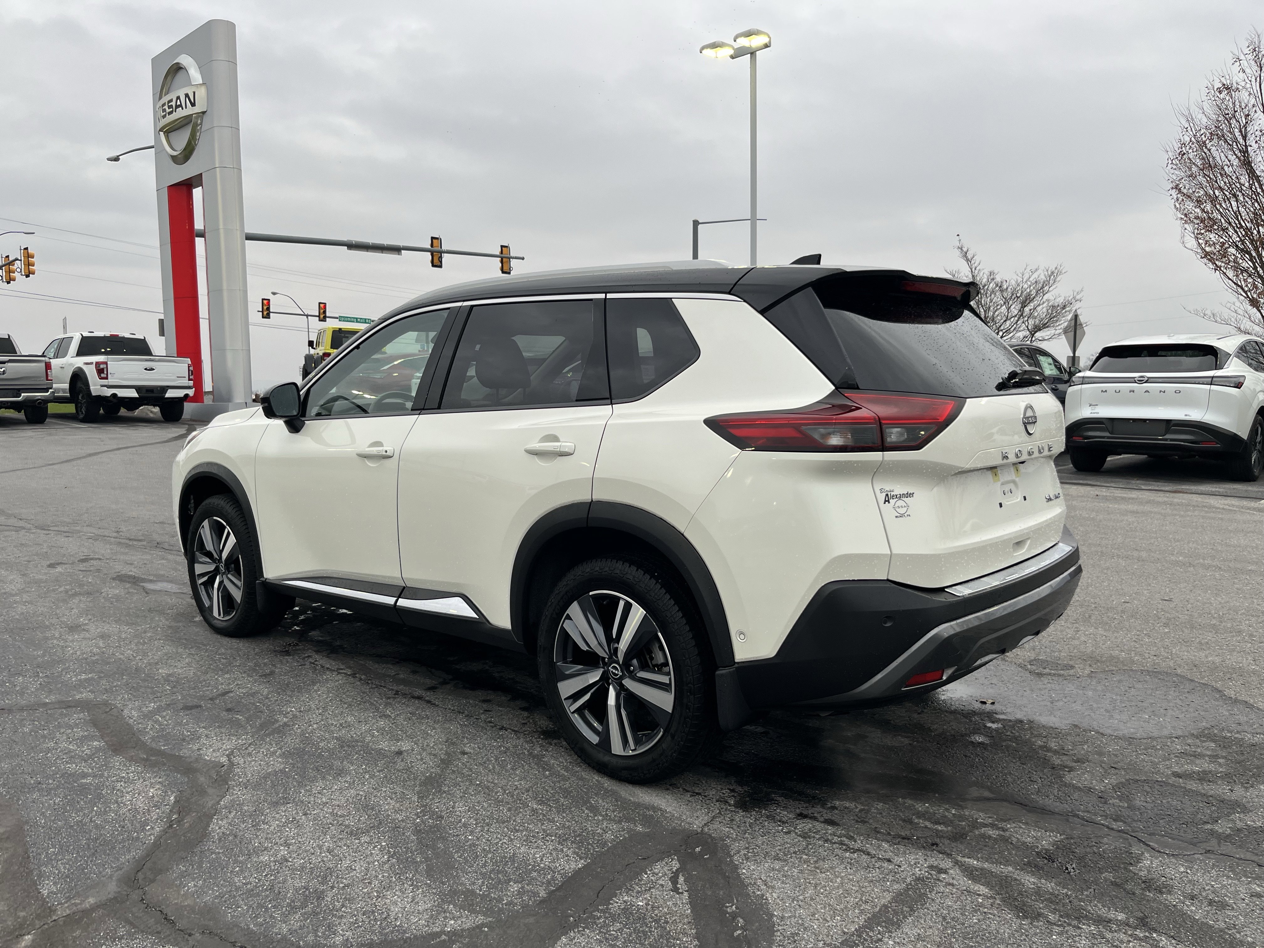 Used 2023 Nissan Rogue SL w/ SL Premium Package image 7