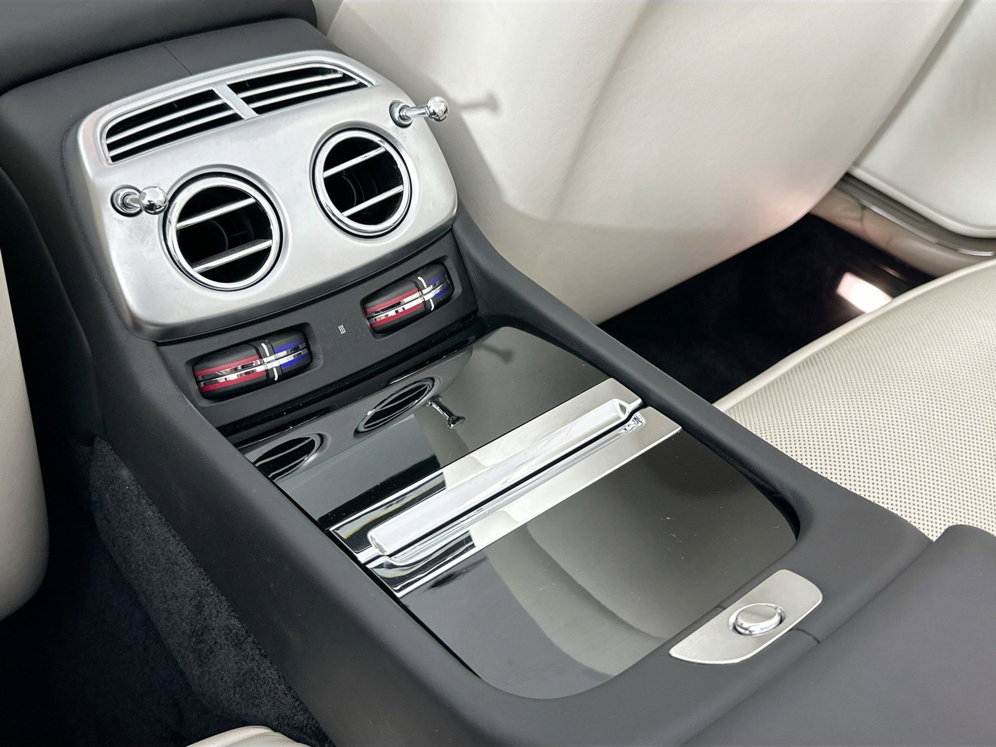 Certified 2016 Rolls-Royce Dawn image 25