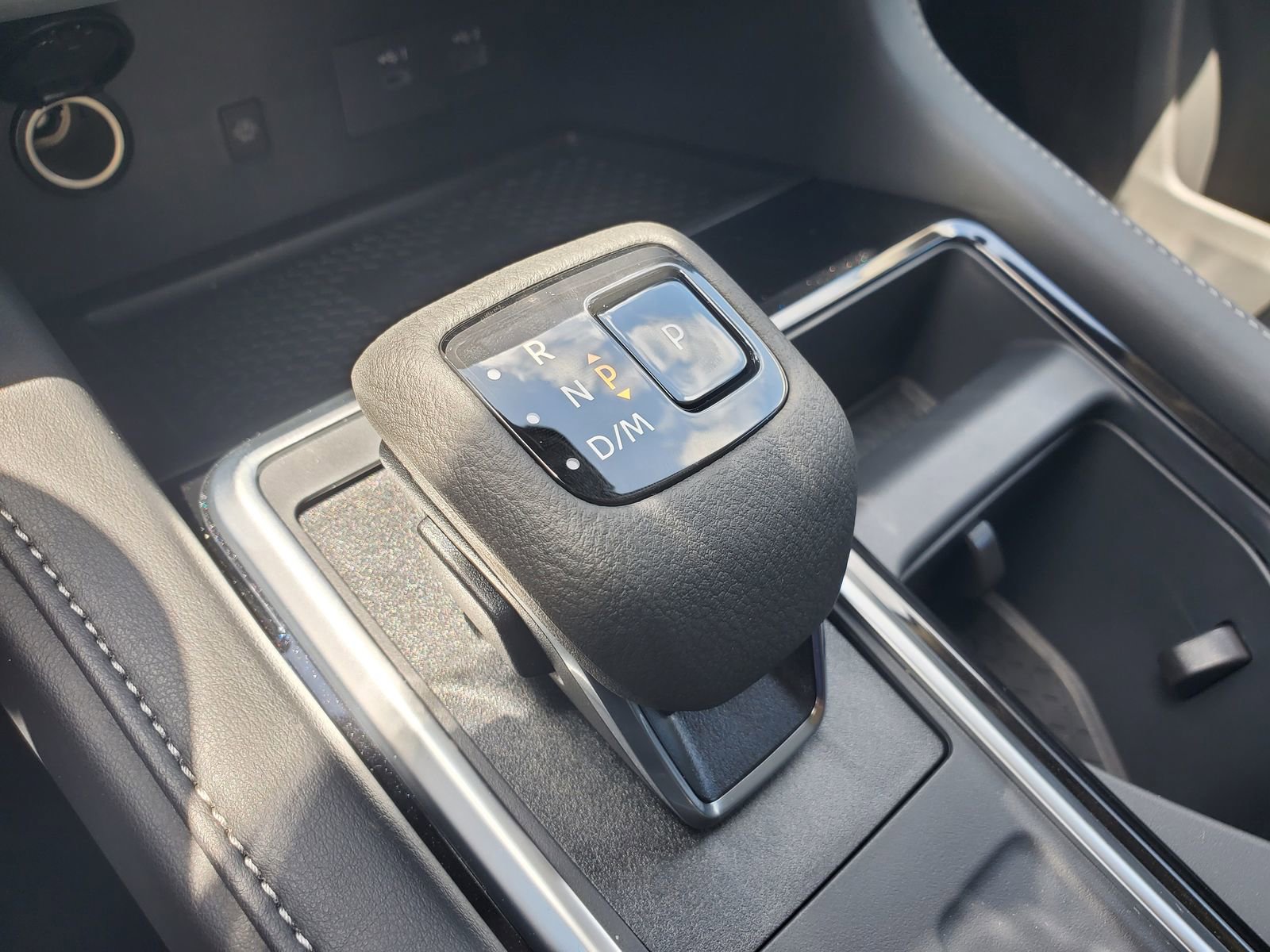 New 2025 Nissan Pathfinder SL w/ Black Appearance Package image 34