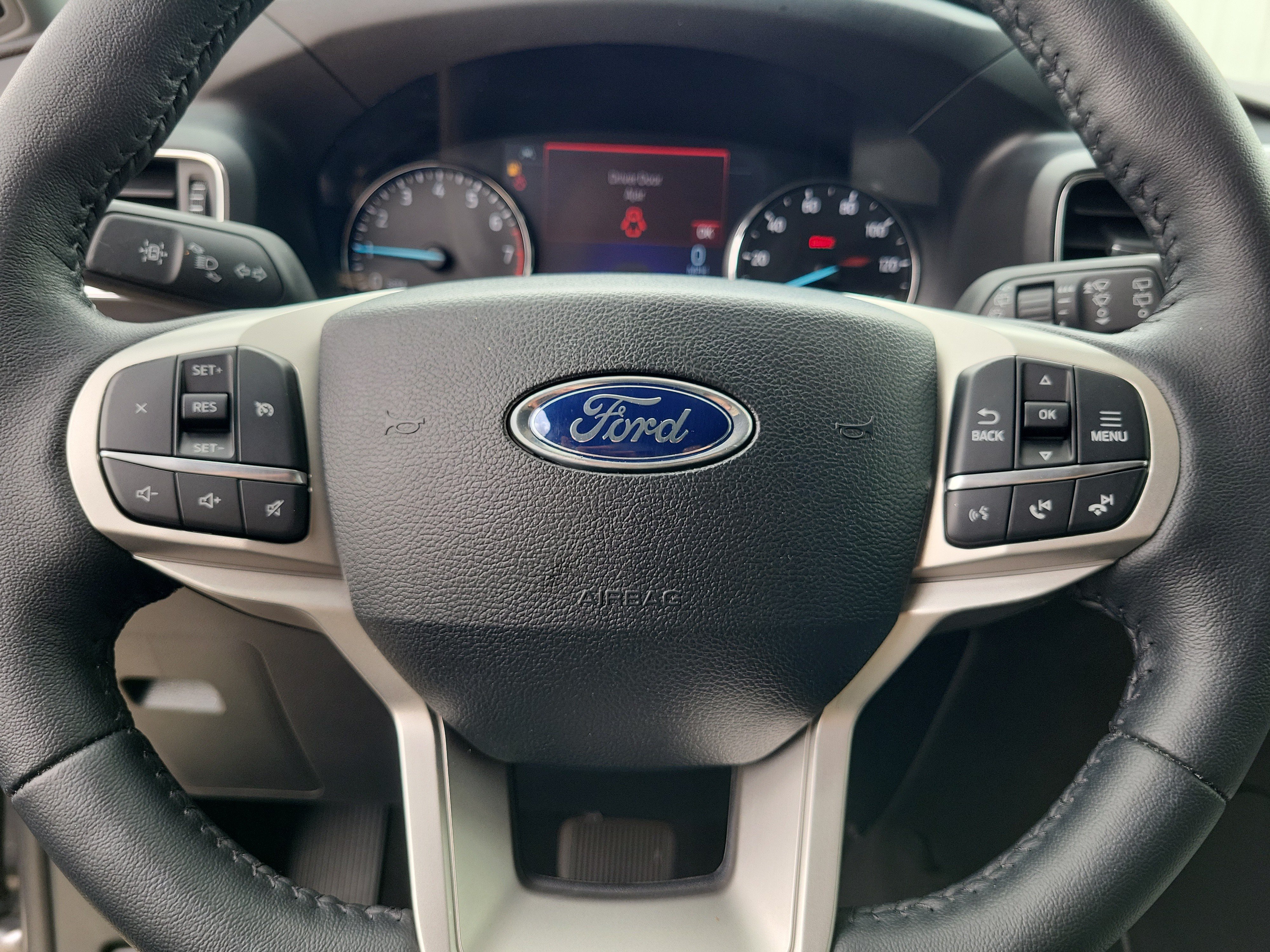 Used 2024 Ford Explorer XLT w/ Equipment Group 202A RWD image 19