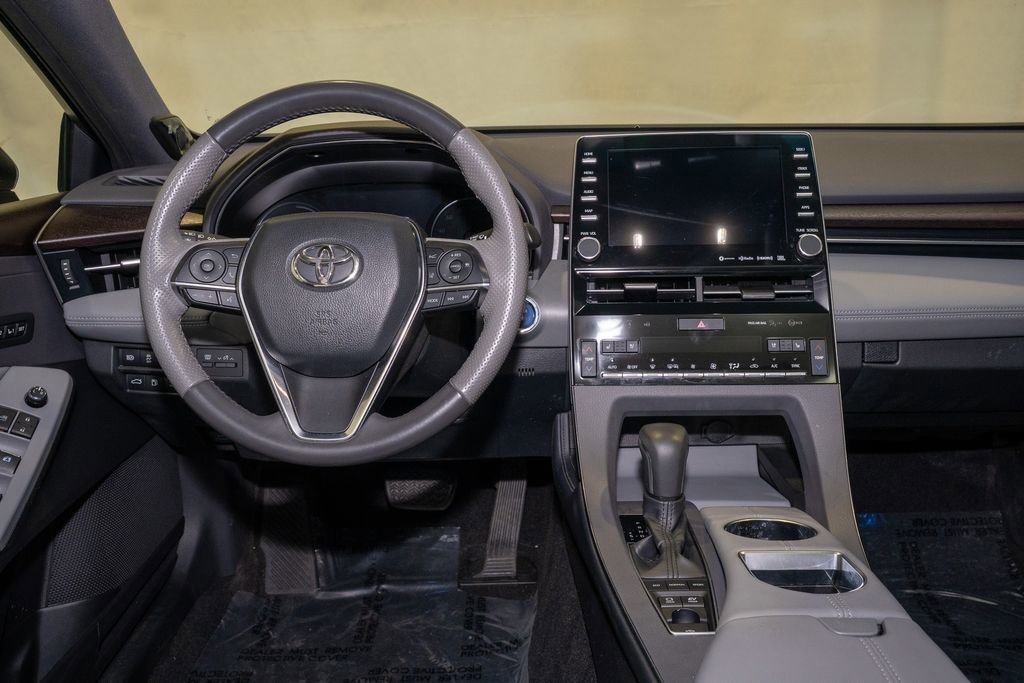 Used 2019 Toyota Avalon Limited image 2