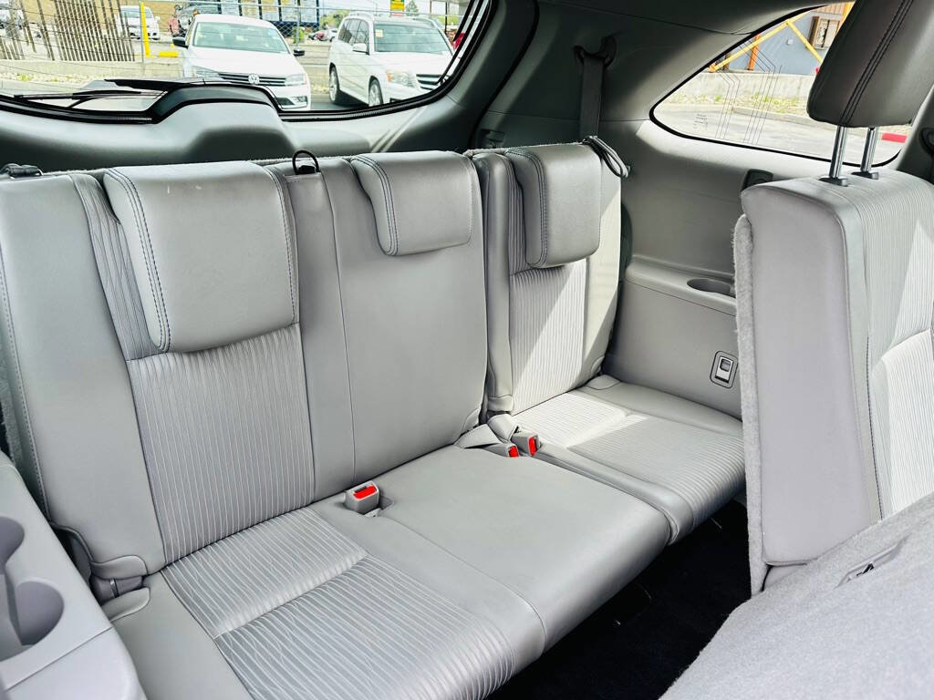 Used 2017 Toyota Highlander Plus w/ Carpet Mat Package AWD/4WD image 18