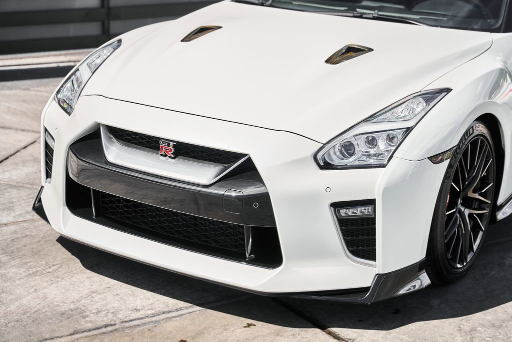 Used 2021 Nissan GT-R Premium image 6