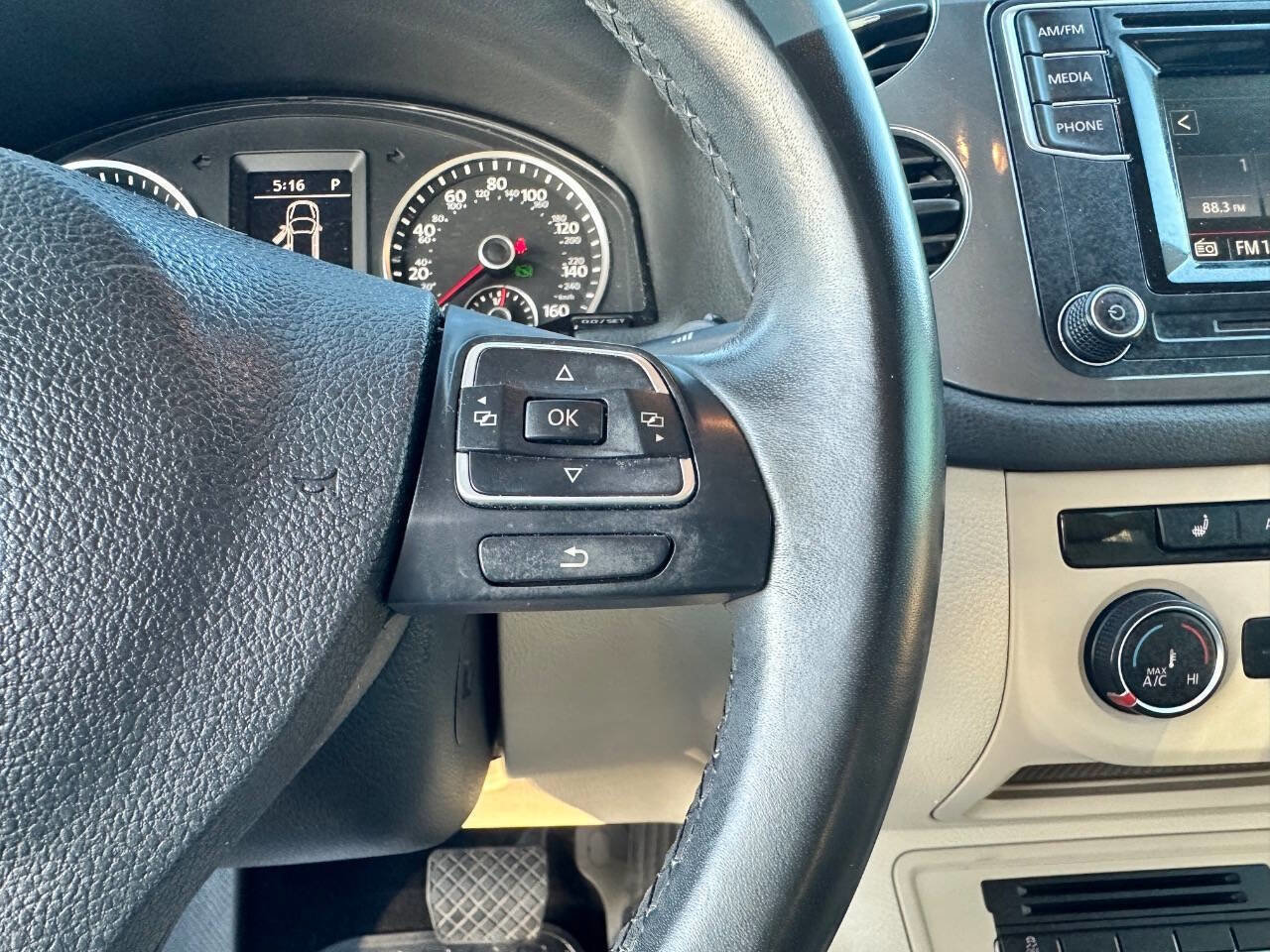 Used 2016 Volkswagen Tiguan S image 21