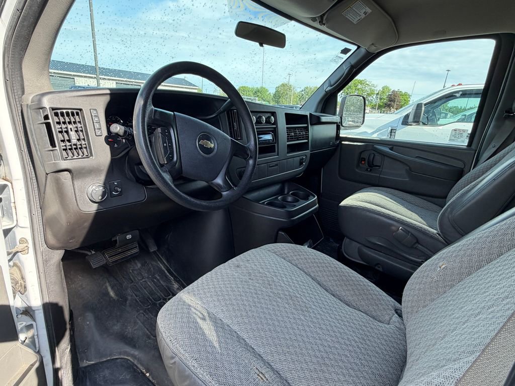 Used 2008 Chevrolet Express 1500 Passenger w/ Power Package RWD image 4
