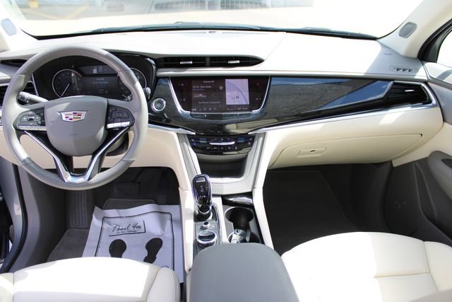 Certified 2025 Cadillac XT6 Premium Luxury AWD/4WD image 27
