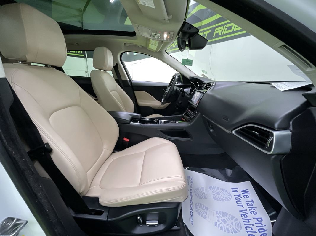 Used 2019 Jaguar F-PACE Premium image 30