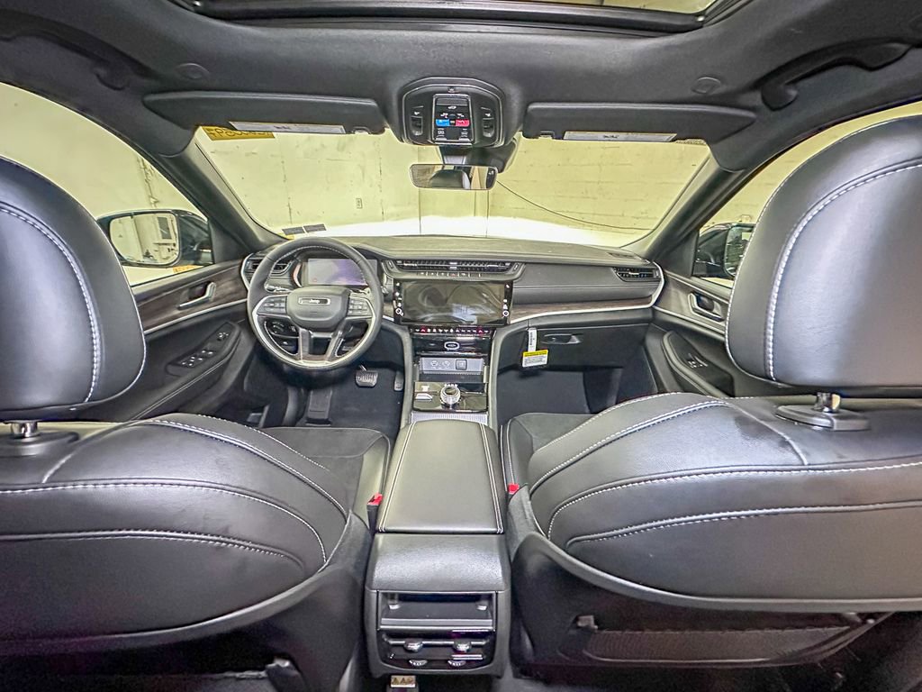 New 2026 Jeep Grand Cherokee Altitude image 22