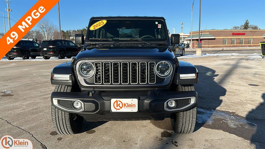 Used 2025 Jeep Wrangler Unlimited Sahara image 2