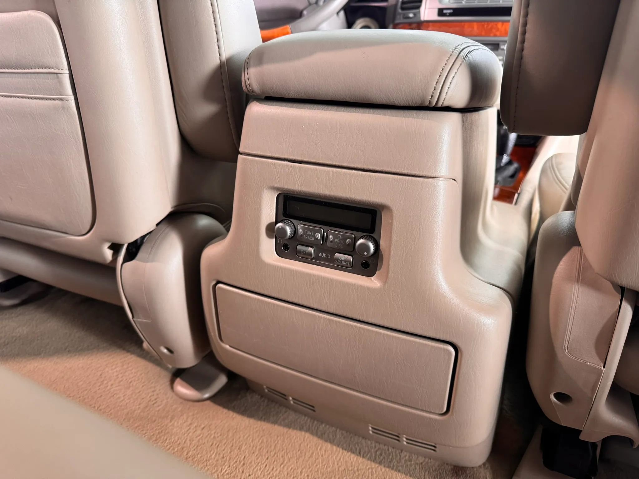 Used 2004 Lexus LX 470 4WD image 17