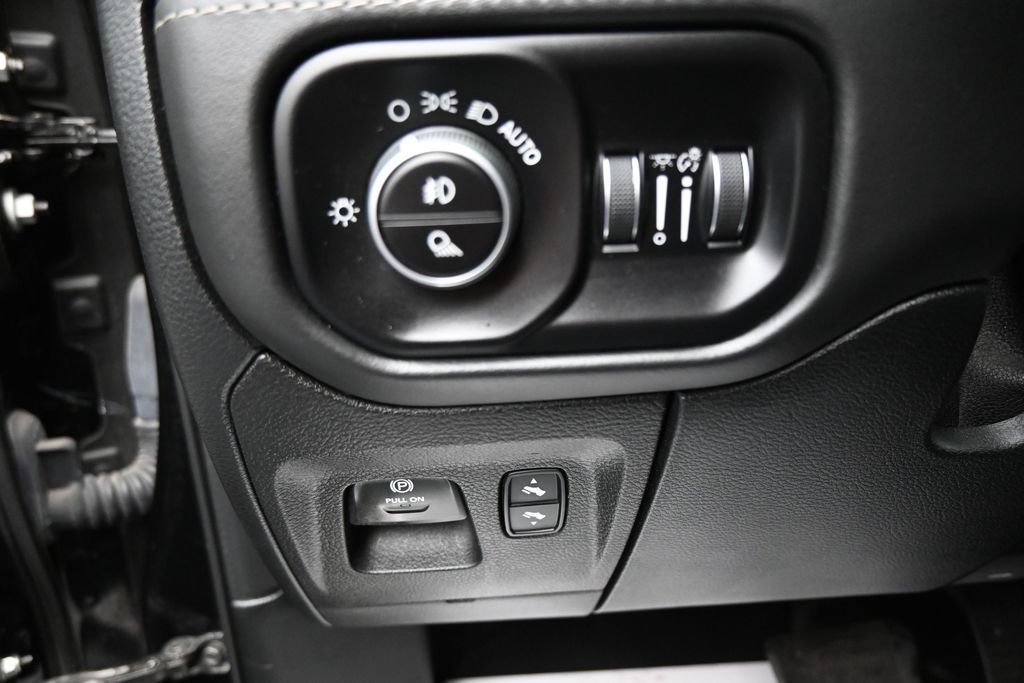 Used 2020 RAM 1500 Limited AWD/4WD image 12