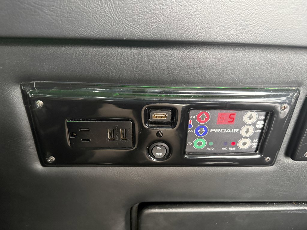 Used 2021 RAM ProMaster 2500 w/ Premium Appearance Group FWD image 34