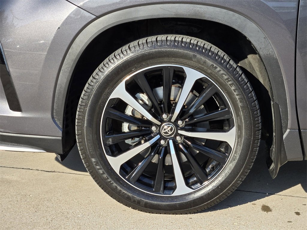 Used 2022 Toyota Highlander XSE image 18