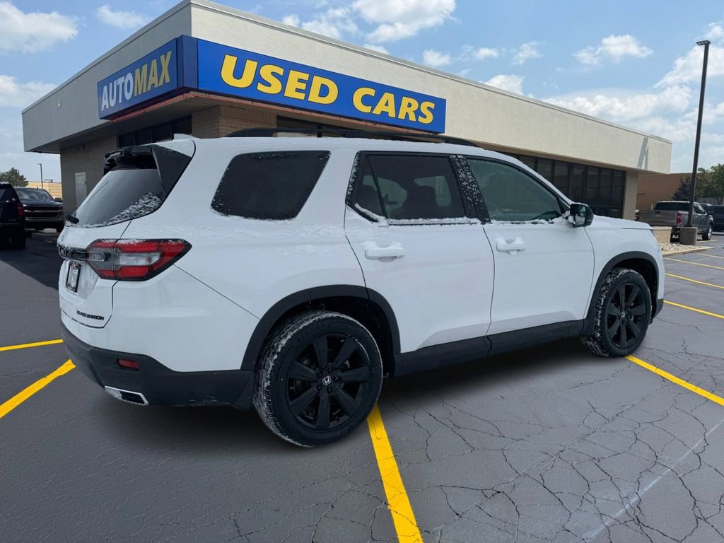 Used 2025 Honda Pilot Black Edition image 5