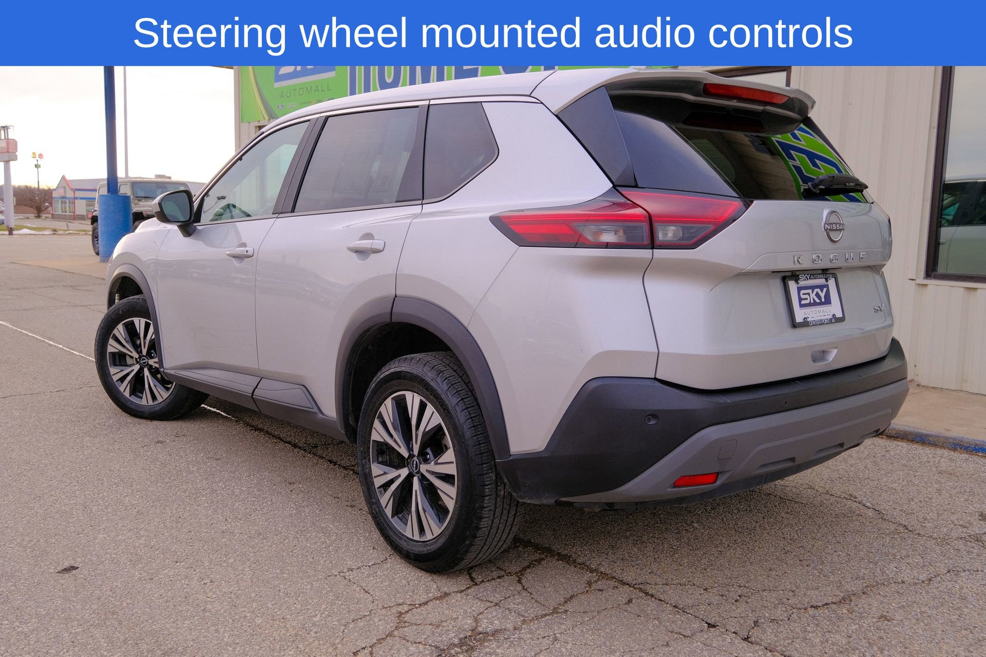 Used 2023 Nissan Rogue SV image 6