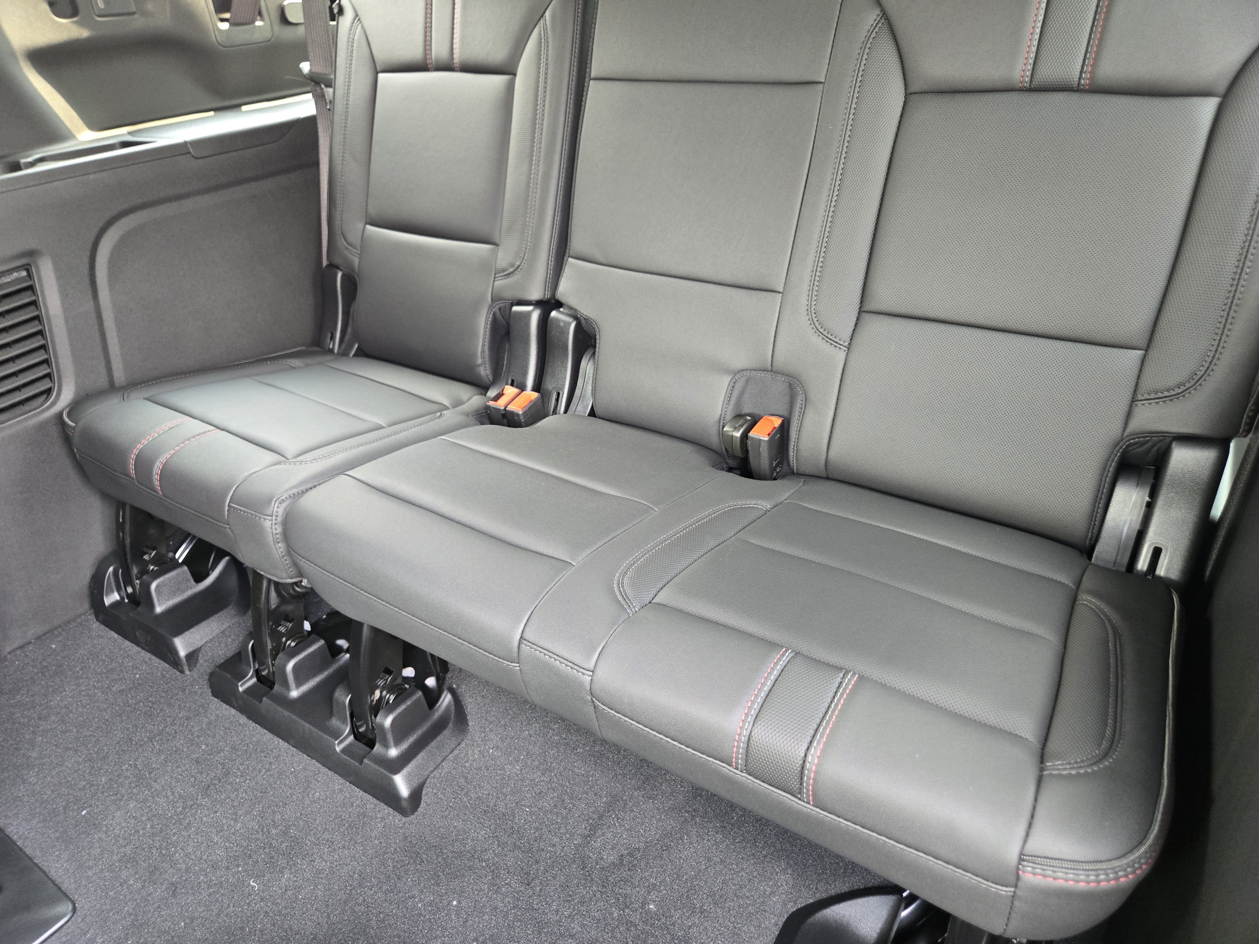 New 2026 Chevrolet Suburban RST w/ RST Capability Package AWD/4WD image 22