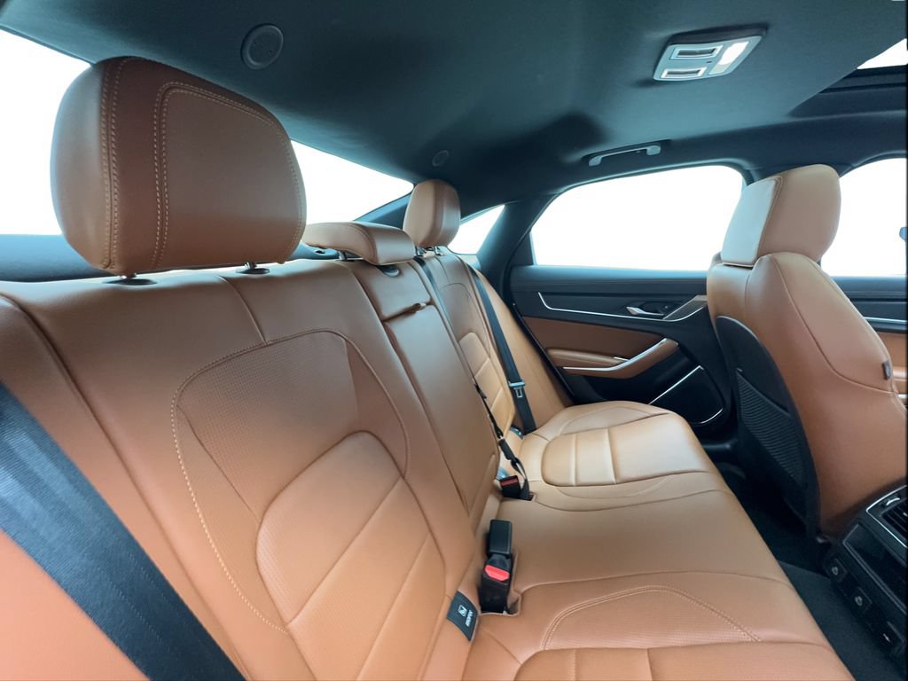 Used 2024 Jaguar XF R-Dynamic SE RWD image 26