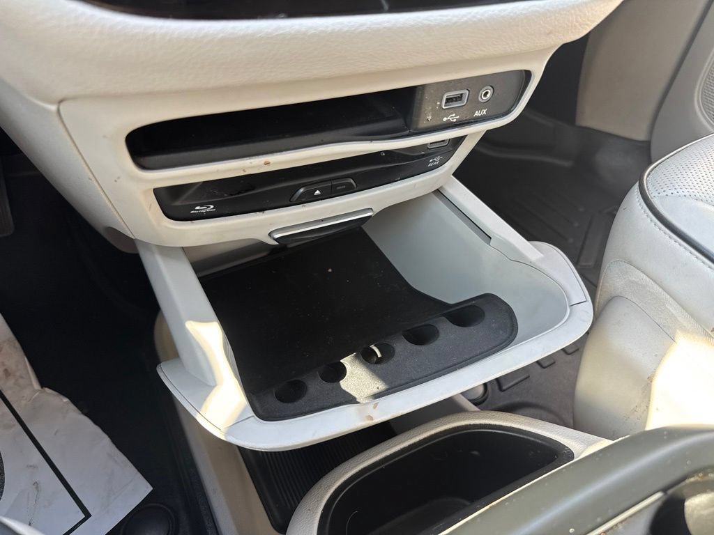 Used 2018 Chrysler Pacifica Limited FWD image 23
