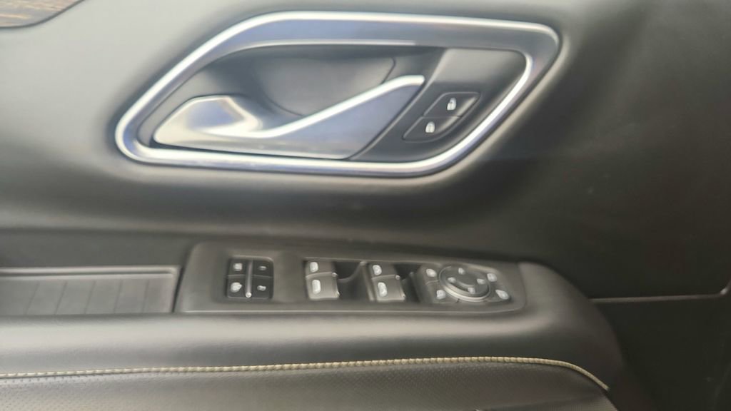 Used 2021 Chevrolet Suburban Premier image 25