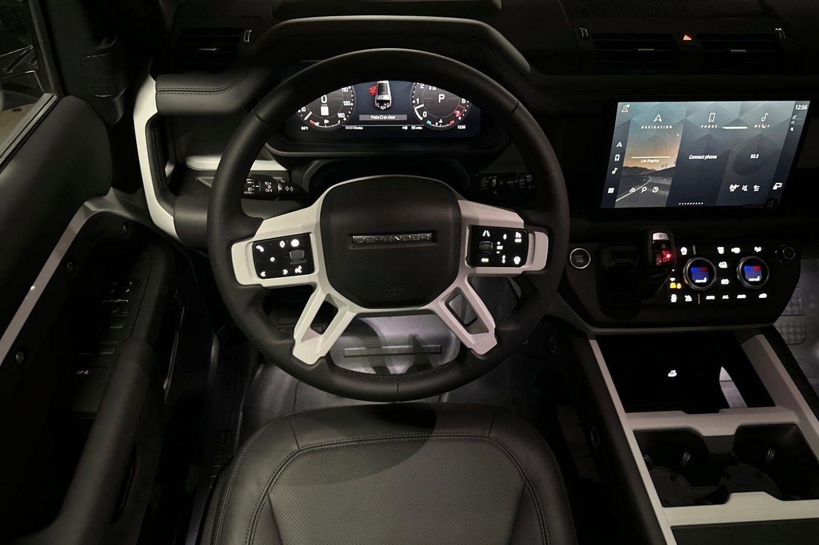 New 2025 Land Rover Defender 130 X-Dynamic SE AWD/4WD image 4