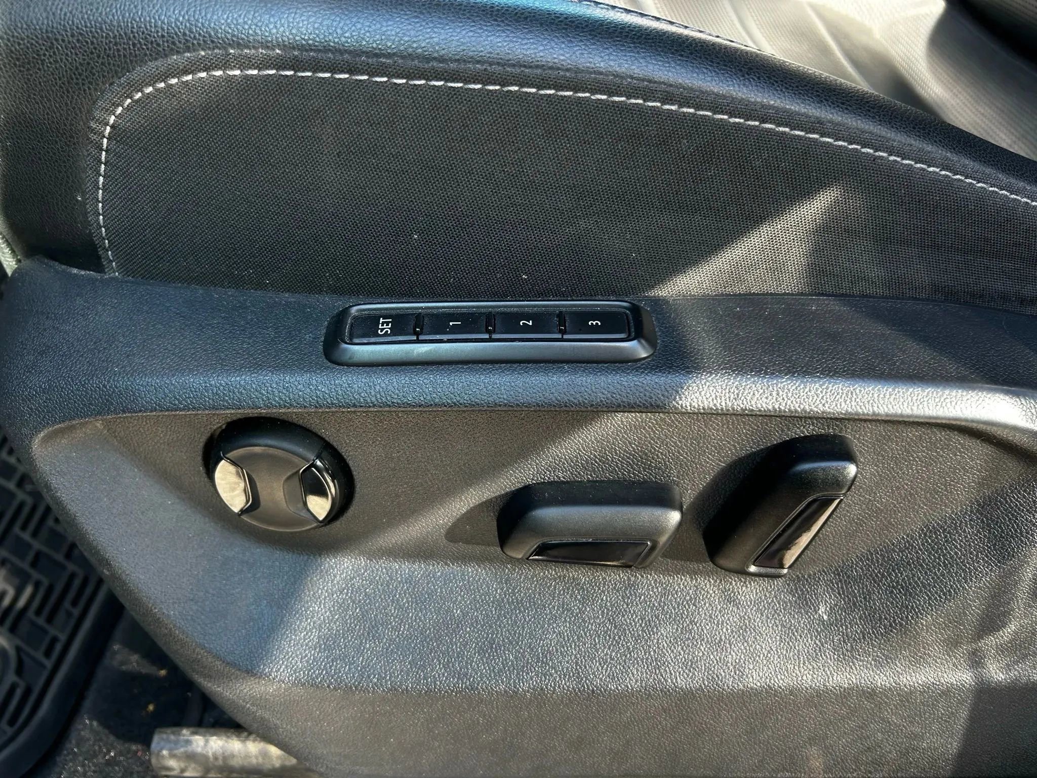 Used 2018 Volkswagen Atlas SEL Premium image 37