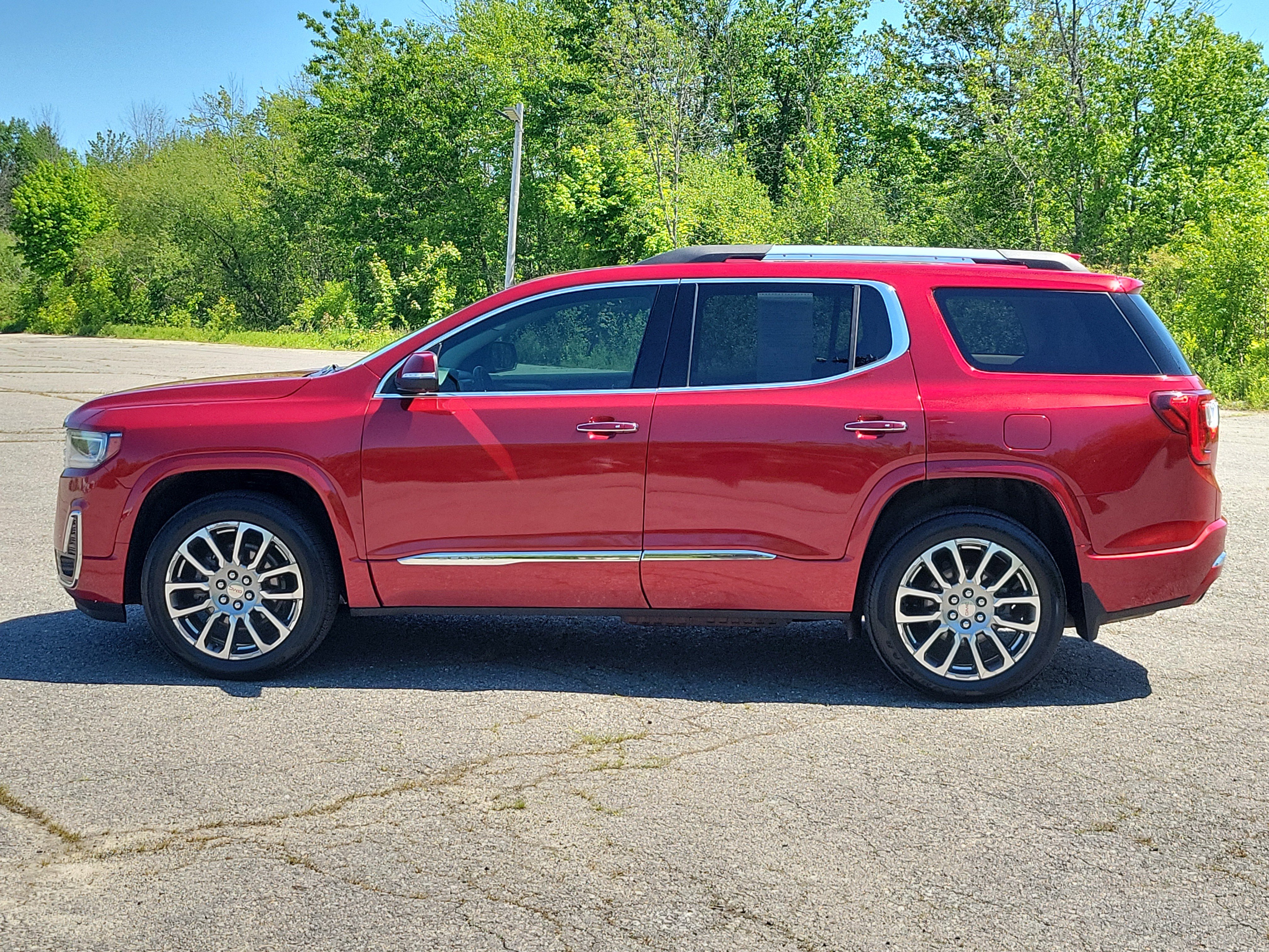 Used 2022 GMC Acadia Denali w/ Denali Ultimate Package AWD/4WD image 8