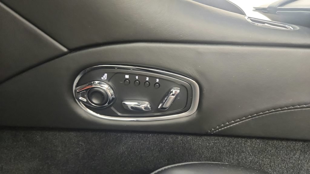 Used 2020 Aston Martin DBS Superleggera RWD image 36