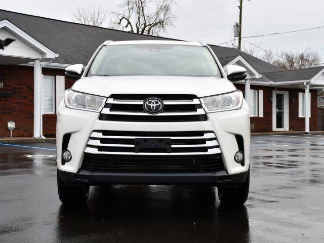Used 2018 Toyota Highlander XLE image 2