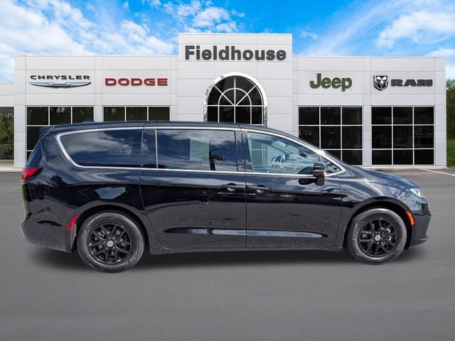 Used 2025 Chrysler Pacifica Select FWD image 10