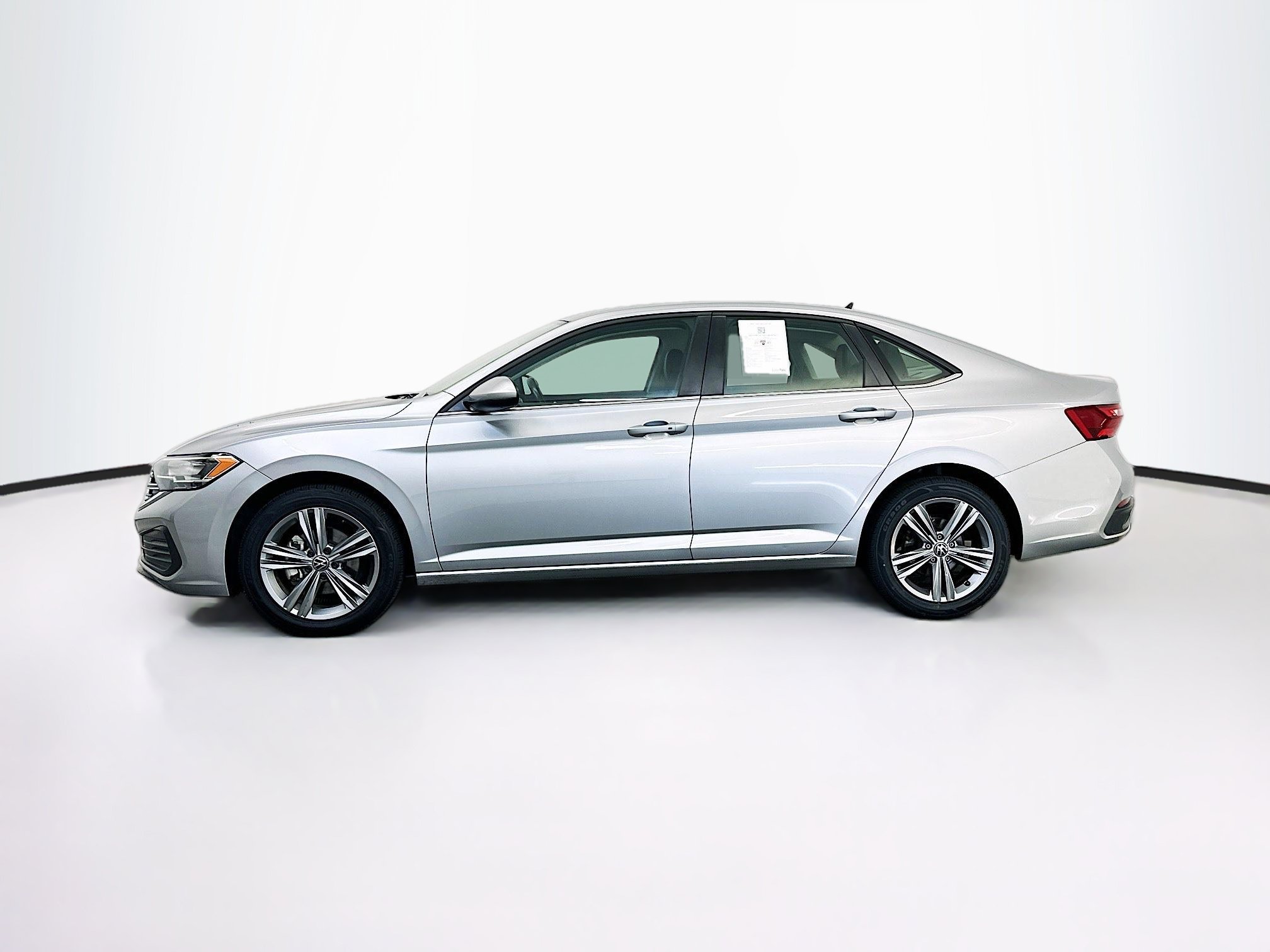 Used 2024 Volkswagen Jetta SE FWD image 4