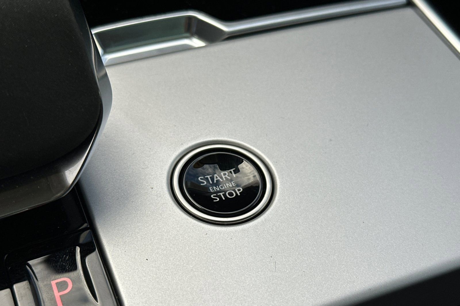 Used 2024 Land Rover Range Rover SE image 28