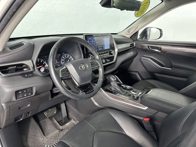 Used 2021 Toyota Highlander Platinum image 12