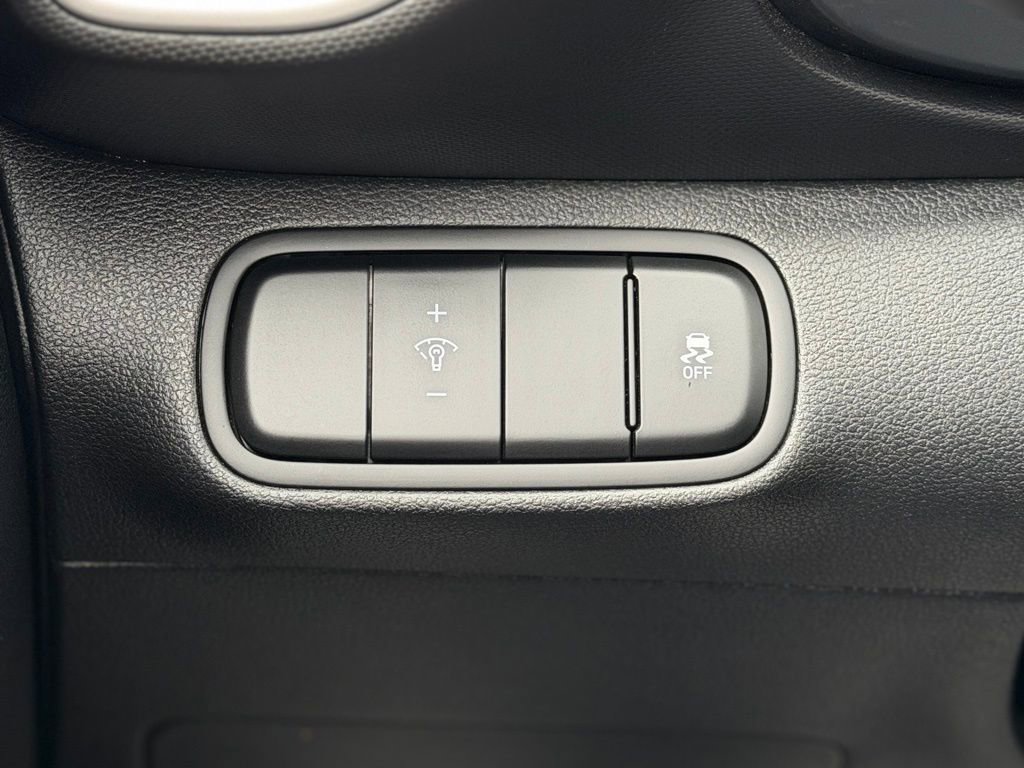 Used 2023 Hyundai Venue SEL w/ Cargo Package image 20