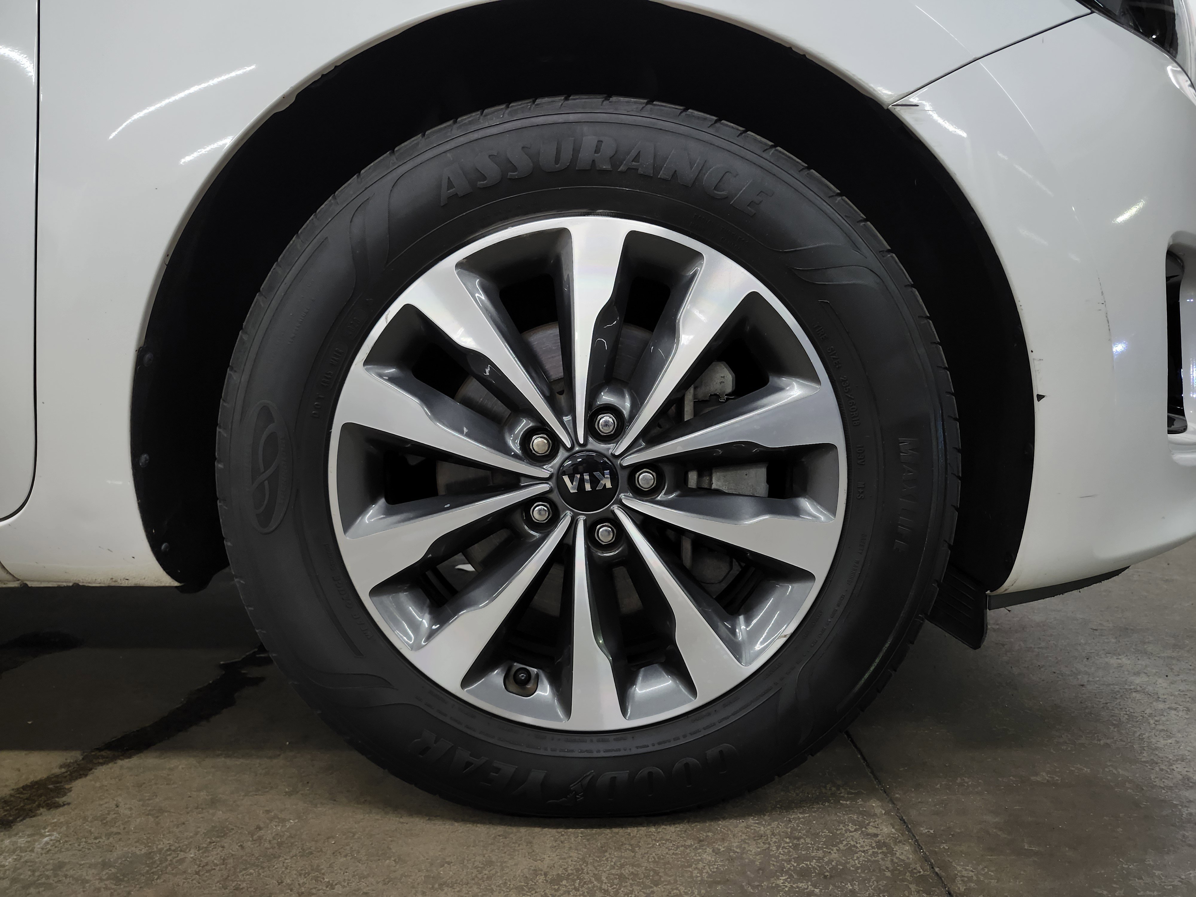 Used 2015 Kia Sedona SX image 28